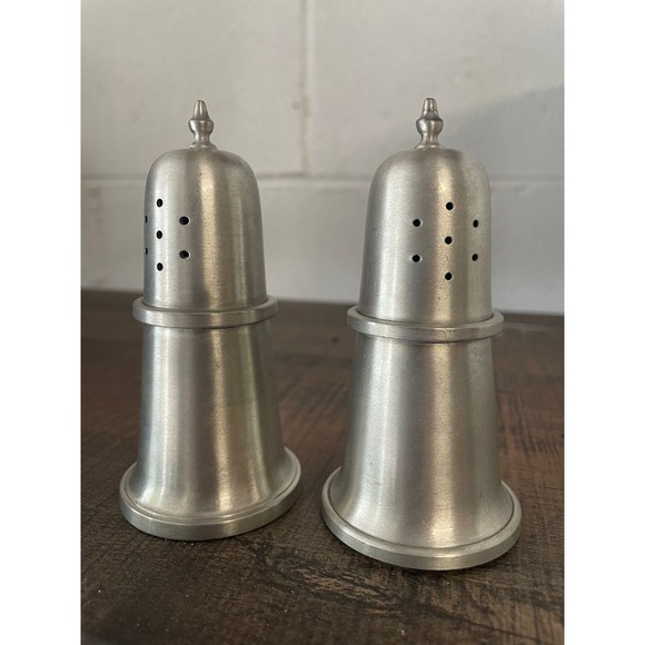 Woodbury Pewterers Salt and Pepper Shakers Set Vintage Kitchen Decor - Picture 1 of 4